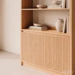 biblioteca-alta-madera-roble-escandinava-homzzy-haven