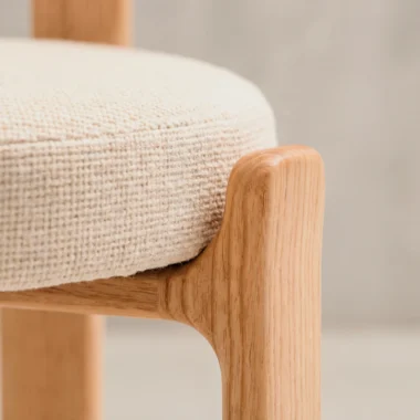 Silla Laren de comedor orgánica en roble macizo – Medellín | Homzzy