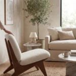 silla-lounge-blanca-patas-madera-roble-sala-homzzy-brienne
