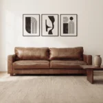 sofa-cuero-cognac-patas-madera-living-homzzy-seron