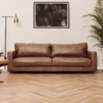 sofa-cuero-cognac-patas-madera-living-homzzy-seron