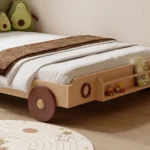 cama-infantil-forma-carro-madera-roble-homzzy-rallye-cartagena