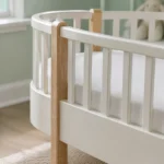 cama-infantil-montessori-blanca-roble-cuarto-nino-homzzy-camden-1