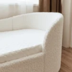cama-infantil-tapizada-boucle-azul-bordes-redondeados-madera-roble-homzzy-loane-cali