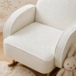 sillon-mecedor-infantil-boucle-blanco-brazos-redondeados-madera-roble-homzzy-calder-cartagena