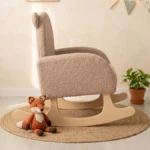 mecedora-infantil-boucle-crema-orejas-oso-madera-roble-homzzy-ambrose-bogota