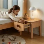 mesa-de-noche-infantil-madera-roble-cajon-perilla-estrella-homzzy-larke-barranquilla