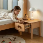 mesa-de-noche-infantil-madera-roble-cajon-perilla-estrella-homzzy-larke-barranquilla