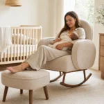 sillon-mecedor-lactancia-boucle-crema-puf-madera-nogal-homzzy-solveig-cali
