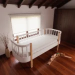 cama montessori blanca madera roble habitacion infantil homzzy camden