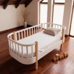 cama montessori blanca madera roble habitacion infantil homzzy camden