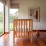 cuna madera roble natural habitacion bebe iluminada homzzy aevum