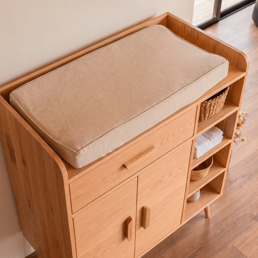 cambiador colchoneta vista superior madera roble homzzy wexford Vista superior del cambiador de la cómoda Wexford con la colchoneta puesta