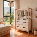 Cómoda infantil Marlow con barra colgadora y cuatro cajones en acabado