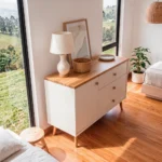 Cómoda infantil Mireille bicolor con puerta y tres cajones, tapa en ma